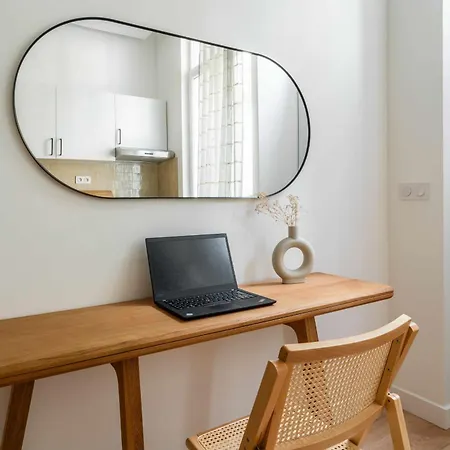 Modern In The Heart Of Paryż