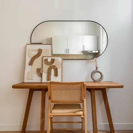 Modern In The Heart Of Paryż